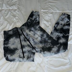 Lululemon Athletica Black and Gray Joggers with Tie-Dye Effect